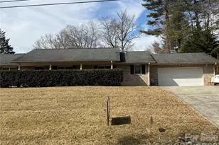 207 Daniel Dr, Hendersonville, NC 28739 - Photo 10