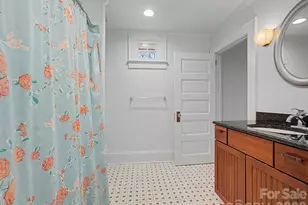 215 Circle Ave, Charlotte, NC 28207 - Photo 38