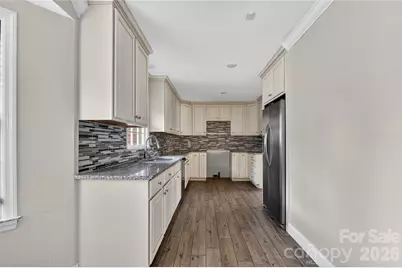 704 W 26th Street, Lumberton, NC 28358 - Photo 4