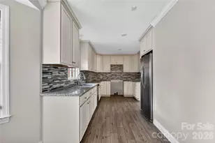 704 W 26th St, Lumberton, NC 28358 - Photo 4