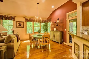 201 W Chimney Crossing, Hendersonville, NC 28739 - Photo 8