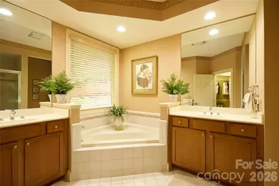 201 W Chimney Crossing, Hendersonville, NC 28739 - Photo 18