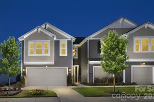 9242 Pagoda Oak Dr, Charlotte, NC 28269 - Photo 2