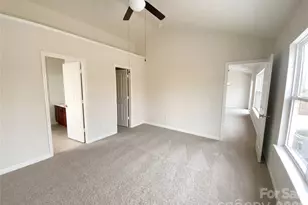 3727 Pimilico Trace Ln, Charlotte, NC 28216 - Photo 4