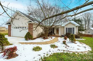 1238 Pennwood Dr, Hickory, NC 28602 - Photo 2