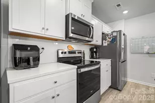 1379 Melviney St, Statesville, NC 28677 - Photo 4