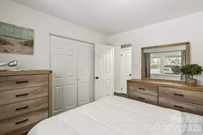 4930 Crestmont Drive, Charlotte, NC 28205 - Photo 18