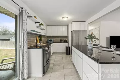 4930 Crestmont Drive, Charlotte, NC 28205 - Photo 12