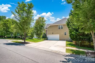 10104 Treetop Ln, Cornelius, NC 28031 - Photo 4