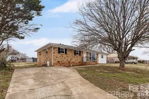 2621 Sherry Ln, Gastonia, NC 28054 - Photo 6