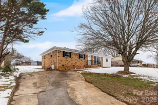 2621 Sherry Ln, Gastonia, NC 28054 - Photo 4