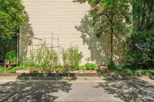 320 W 10th St, Charlotte, NC 28202 - Photo 26