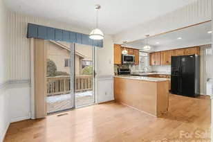 605 Red Oak Dr, Hendersonville, NC 28791 - Photo 6