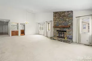 605 Red Oak Dr, Hendersonville, NC 28791 - Photo 16