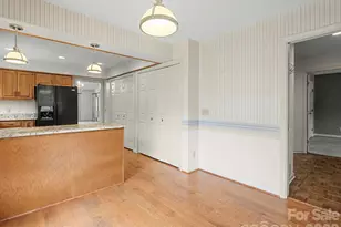 605 Red Oak Dr, Hendersonville, NC 28791 - Photo 8