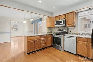 605 Red Oak Dr, Hendersonville, NC 28791 - Photo 8