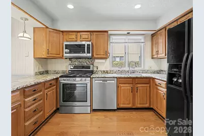 605 Red Oak Drive, Hendersonville, NC 28791 - Photo 10