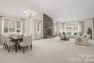 605 Red Oak Dr, Hendersonville, NC 28791 - Photo 2