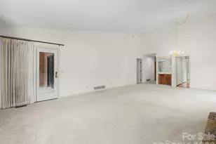 605 Red Oak Dr, Hendersonville, NC 28791 - Photo 20