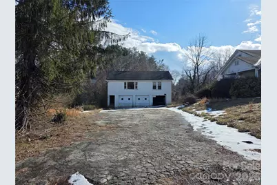 522 1st Avenue W, Hendersonville, NC 28739 - Photo 2