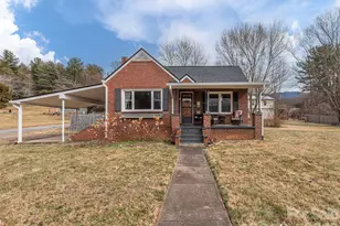 132 Maxwell St, Waynesville, NC 28786 - Photo 2
