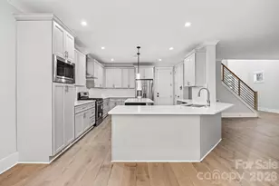 2305 Sanders Ave, Charlotte, NC 28216 - Photo 2