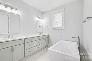 2305 Sanders Ave, Charlotte, NC 28216 - Photo 10