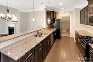 9428 Carneros Creek Rd, Charlotte, NC 28214 - Photo 2