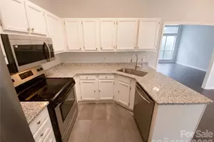 2326 Linda Lou Ct, Charlotte, NC 28213 - Photo 2