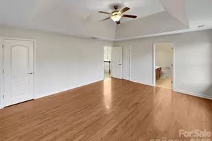 1301 Mountain Laurel Ct, Matthews, NC 28104 - Photo 4