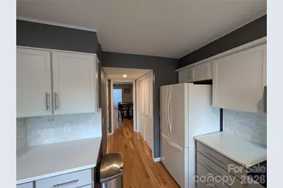 88 Laurelwood Circle W #10, Hendersonville, NC 28791 - Photo 8