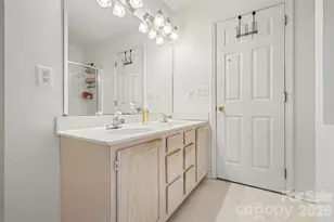 6323 Pine Hollow Dr, Charlotte, NC 28212 - Photo 16