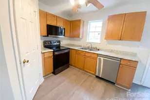 7136 Henderson Valley Ln, Charlotte, NC 28269 - Photo 2