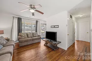 532 Blendwood Dr, Charlotte, NC 28215 - Photo 6