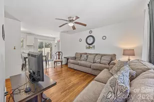 532 Blendwood Dr, Charlotte, NC 28215 - Photo 2