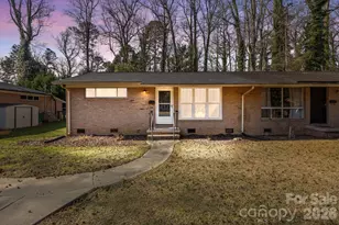 532 Blendwood Dr, Charlotte, NC 28215 - Photo 2