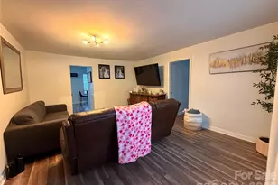 934 S Chestnut St, Gastonia, NC 28054 - Photo 2