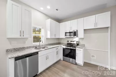 907 W Georgia Avenue, Bessemer City, NC 28016 - Photo 8