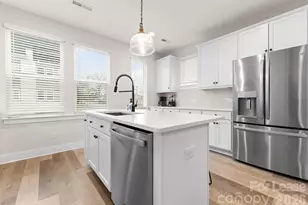 648 W End Dr, Charlotte, NC 28208 - Photo 14