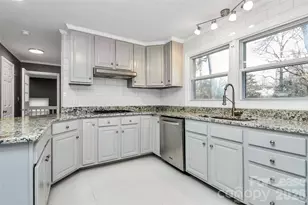 8101 Kerrybrook Cir, Charlotte, NC 28214 - Photo 6