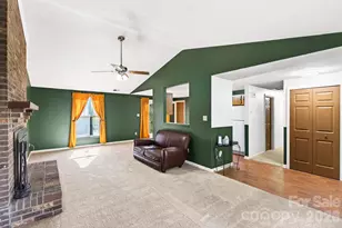 5620 Running Wood Ln, Charlotte, NC 28215 - Photo 8