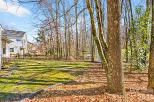 5620 Running Wood Ln, Charlotte, NC 28215 - Photo 36