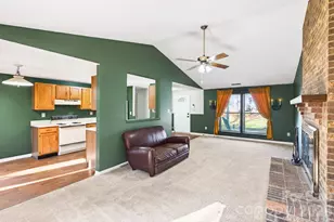 5620 Running Wood Ln, Charlotte, NC 28215 - Photo 10