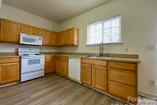 9224 Aloysia Ln, Charlotte, NC 28269 - Photo 4