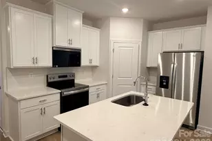 8112 Hidden Spgs Trl, Charlotte, NC 28216 - Photo 8