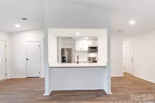 7829 Cloughy Cir, Charlotte, NC 28212 - Photo 10