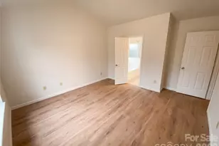 5719 Rocbridge Ln, Charlotte, NC 28208 - Photo 4