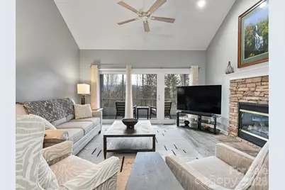 2208 E Cumming Woods Lane, Hendersonville, NC 28739 - Photo 6