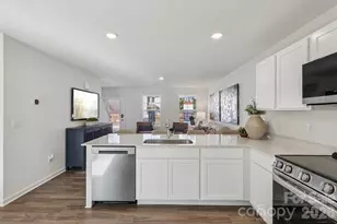 471 Sundown Dr, Spartanburg, SC 29302 - Photo 6