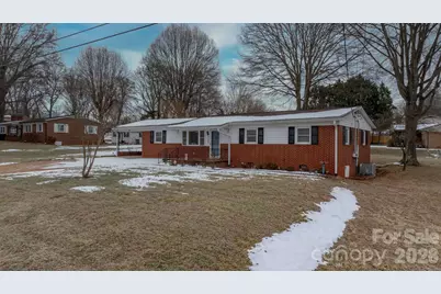 1802 33rd Street NE, Hickory, NC 28601 - Photo 1